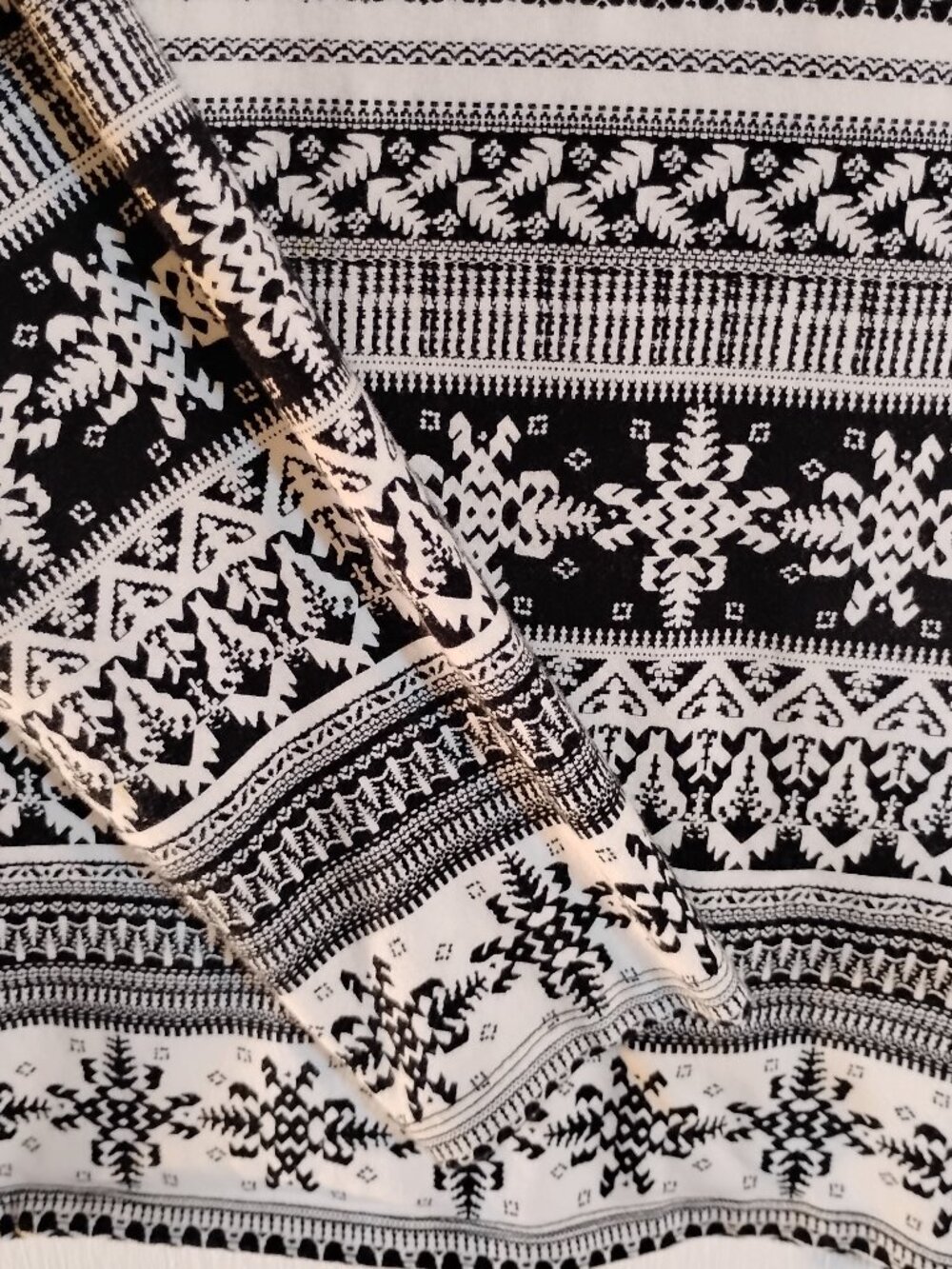 Talbots black-and-white long-sleeve knit top with Nordic winter pattern, XL - Picture 2 of 7
